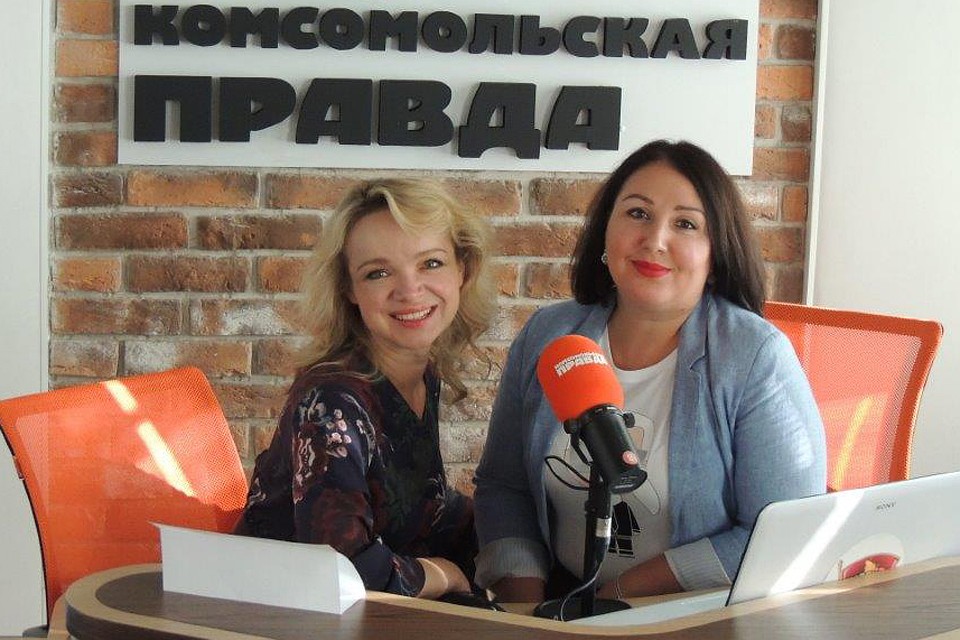 Виталина Цымбалюк-Романовская и её адвокат Лариса Широкова в студии радио "Комсомольская правда". Фото: Анастасия ПЛЕШАКОВА