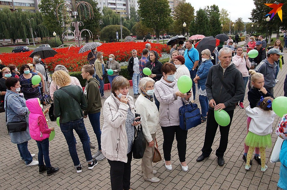 В Светлогорске люди вышли на флешмоб против «вонючего завода» Фото: Павел МИЦКЕВИЧ
