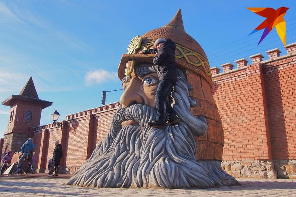 Со временем возле скульптур разместят таблички с призывом не забираться на фигурки и «не портить искусство». Фото: Виктор КОСТРОВ