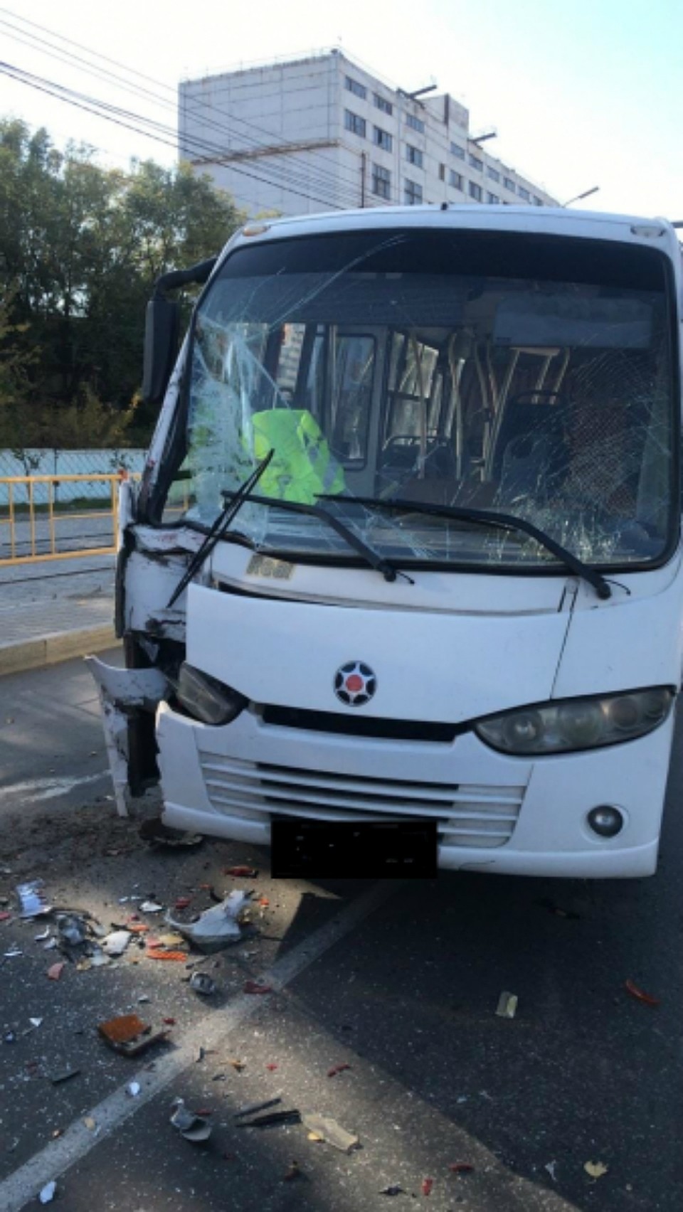Пятерых пострадавших с места аварии увезли во вторую краевую больницу Фото: УМВД России по Хабаровскому краю
