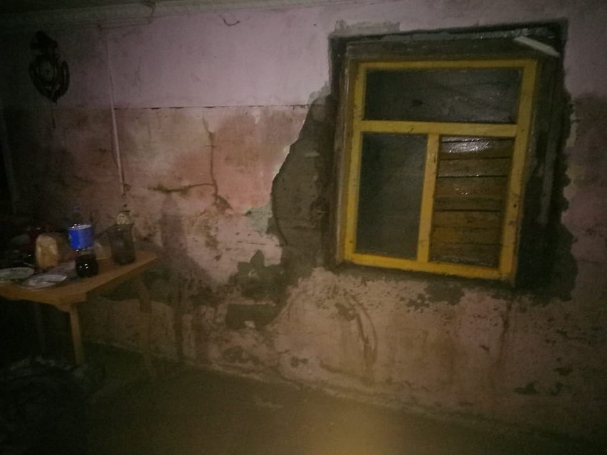 Уровень воды в доме был около полутора метров. Фото: Евгения ХИЛЬКО