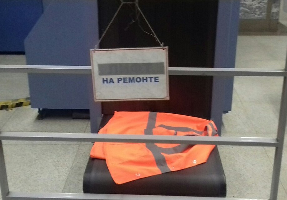 Из-за сломанного оборудования возле эскалатора нет очередей.Фото: Павел Пивоваров