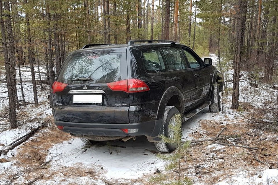 Внедорожник, на котором юноша похитил жену убитого пенсионера. Фото: СУ СК России по Бурятии.