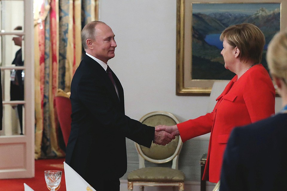 Путин рассказал, как российская сторона изложила Меркель и Макрону хронологию инцидента в Керченском проливе Фото: REUTERS