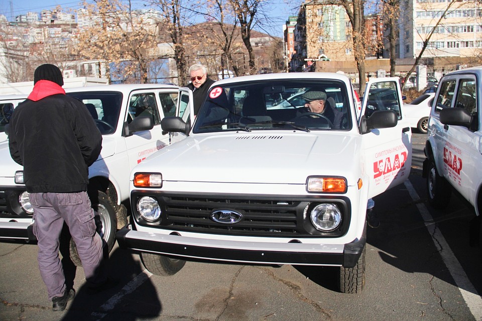 LADA Niva передали сельским врачам Фото: Александр ВАСИЛЬЕВ