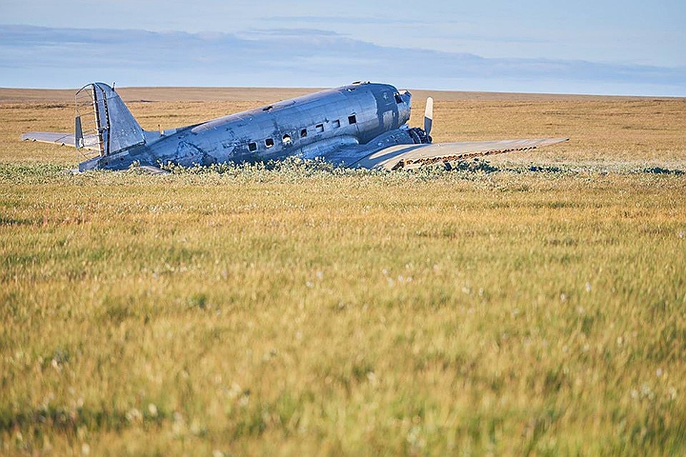 Самолет Douglas C-47 в тундре, 2007 год. Фото: Красноярское краевое отделение РГО