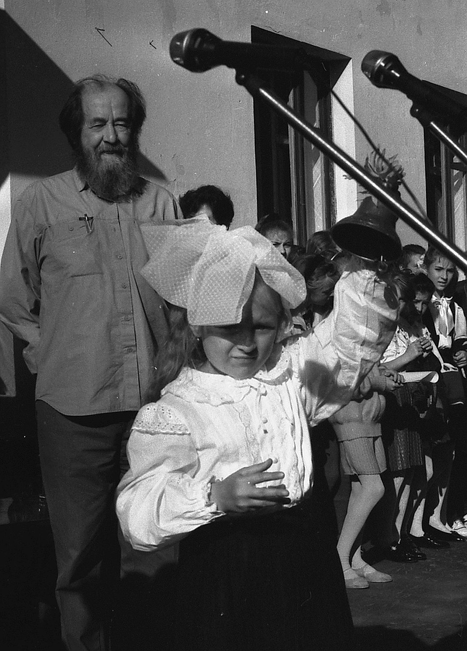 Александр Солженицын 1 сентября 1994 года в поселке Мезиновском