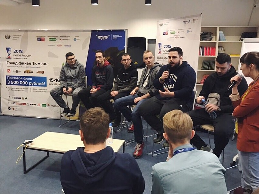 Знаменитые игроки в Dota 2 из Сербии рассказали о том, как заработать на киберспорте. Фото организаторов мероприятия