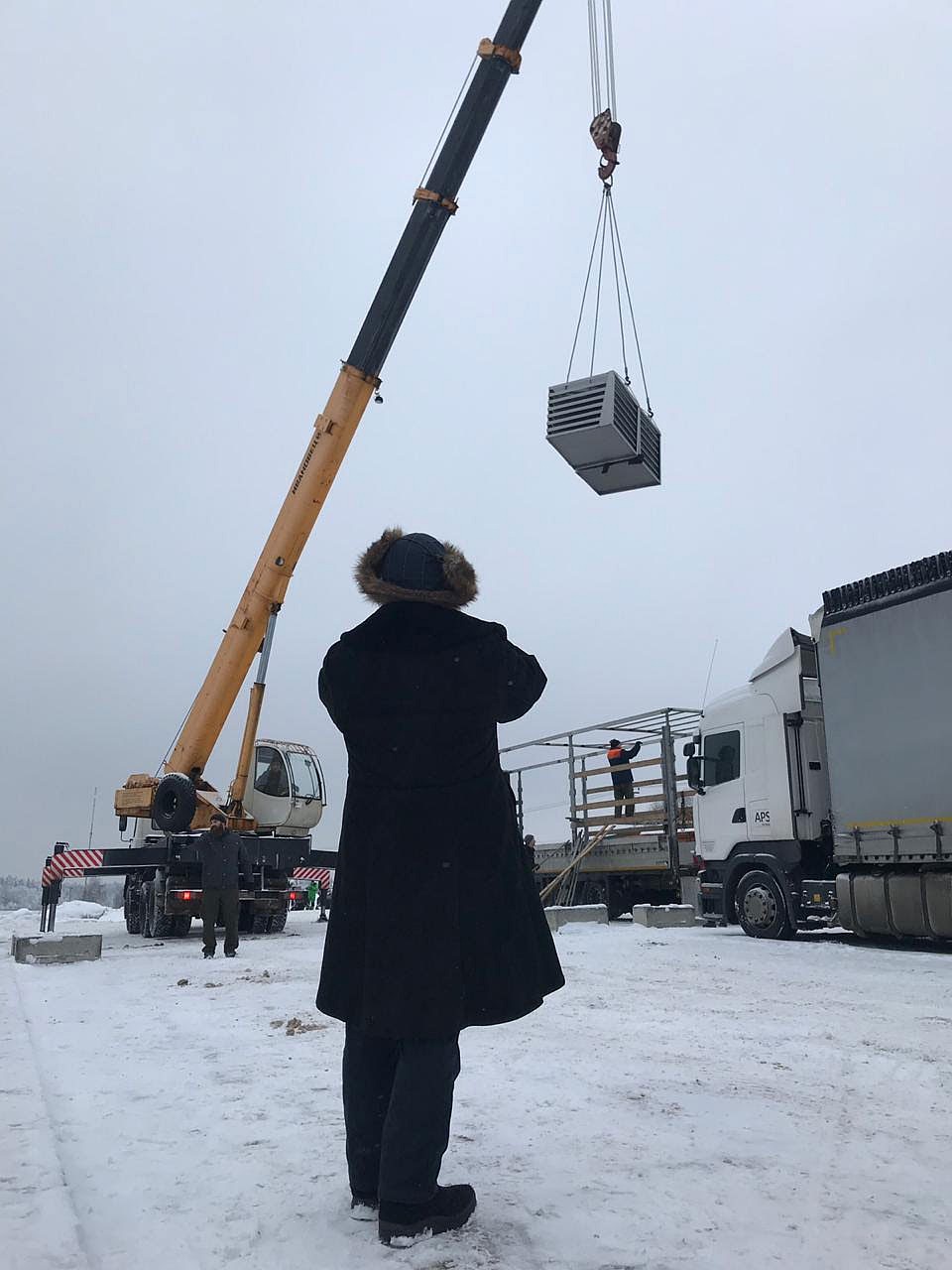 С замиранием сердца я следил за разгрузкой! После всего сделанного уронить сырный котёл было бы очень обидно. Фото: Личный архив
