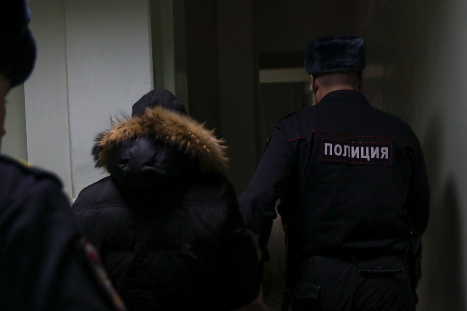 Полковника Эдуарда Матвеева уводят с зала суда Фото: Рустем АХУНОВ