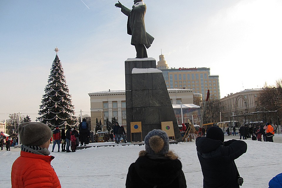 Примеру Дедушки последовало немало народу. Фото: Владимир Борисов, Мой и твой Воронеж.