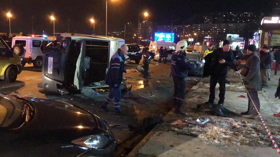 ДТП произошло в час пик, когда многие жители Владивостока возвращались с работы. Фото: Евгений Штыгайло