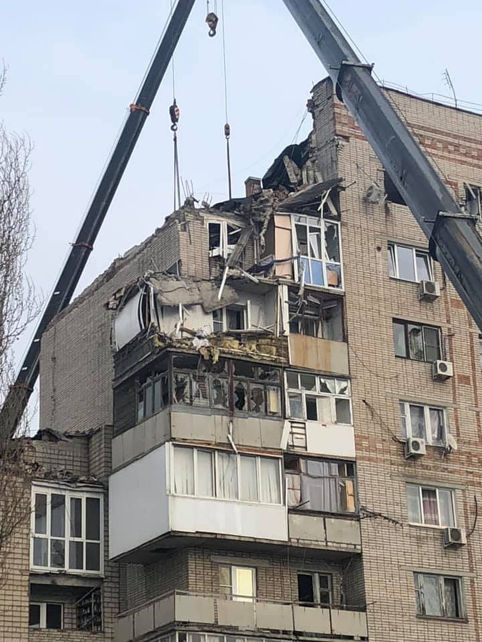Несколько суток спасатели искали под завалами людей. Фото: Ольга ГОПАЛО