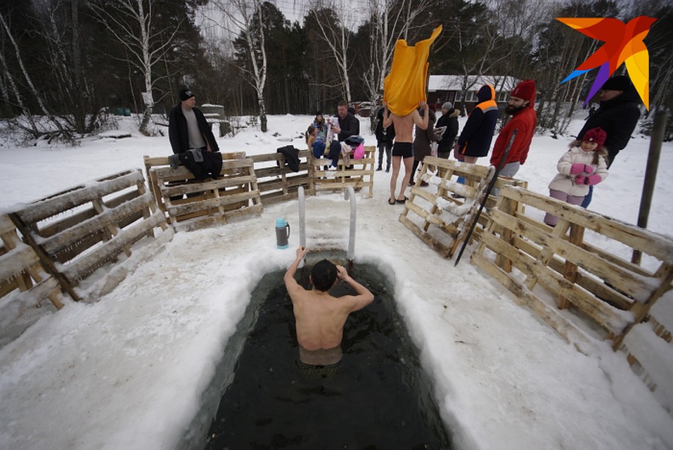 Забирались в воду по одному. Фото: Алексей БУЛАТОВ