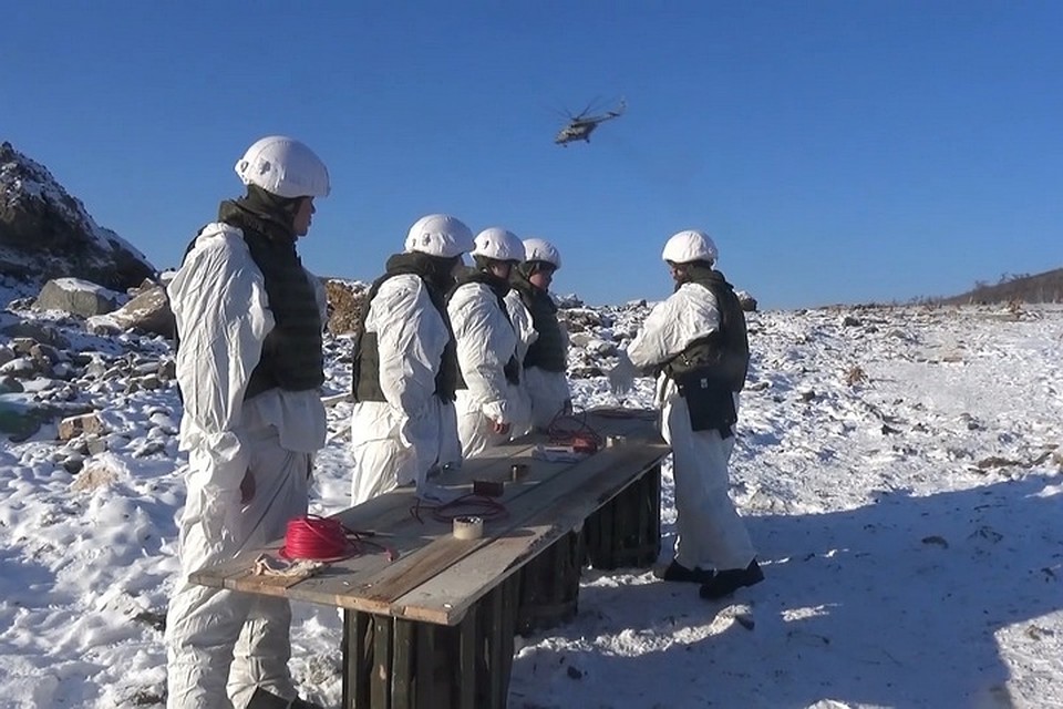 Военные начали взрывать оползень на реке Бурея в Хабаровском крае Фото: Пресс-служба Восточного военного округа Минобороны России