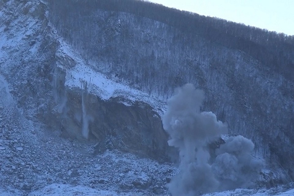 Военные начали взрывать оползень на реке Бурея в Хабаровском крае Фото: Пресс-служба Восточного военного округа Минобороны России