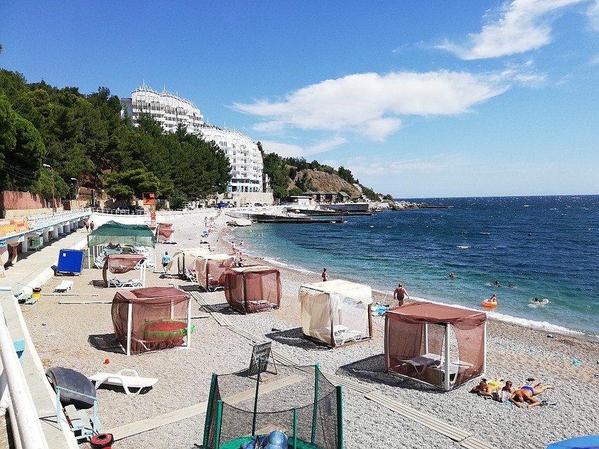 Отдыхающие обожают южный берег Крыма, больше всего броней на эти направления. Фото: Анастасия КУРДЮКОВА