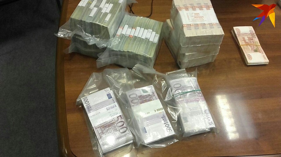 Во время обыска нашли 135 миллионов рублей.