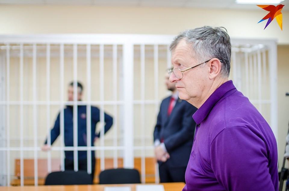 На Станислава Кабанячего надели наручники в зале суда. Фото: Даба ДАБАЕВ