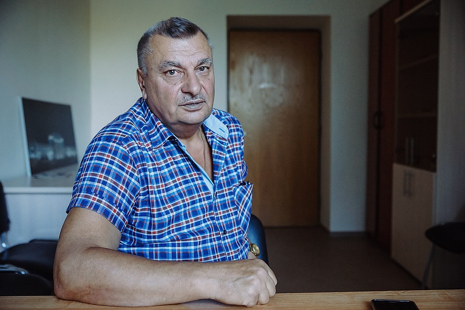 Валерий Щетинский спасся сам и сразу же бросился на подмогу коллегам Фото: Светлана МАКОВЕЕВА