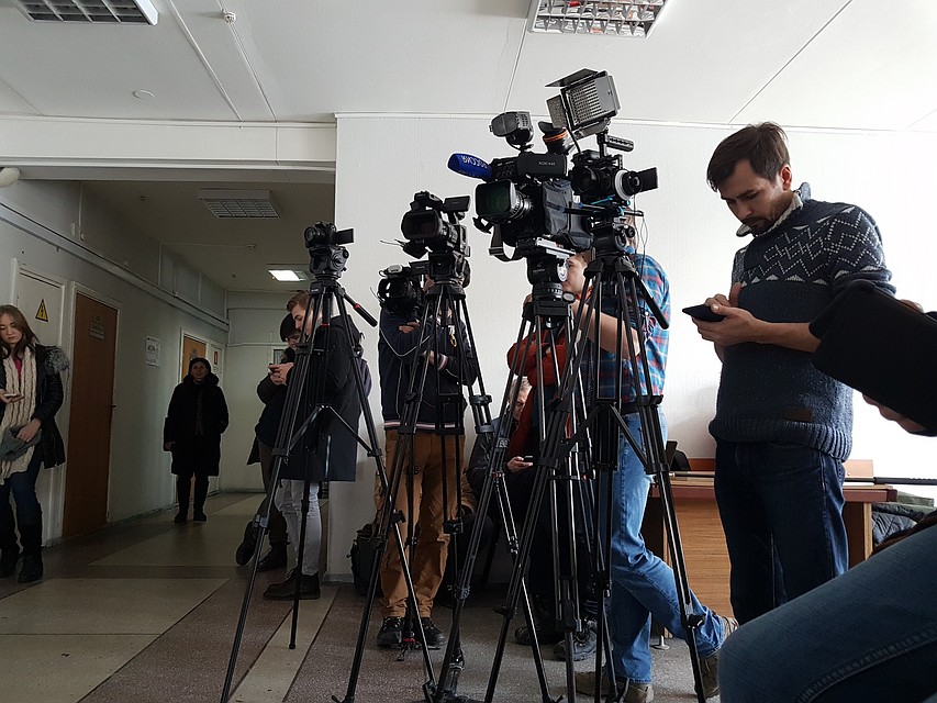 Журналисты в ожидании заявления от гособвинения. Фото: Даба ДАБАЕВ