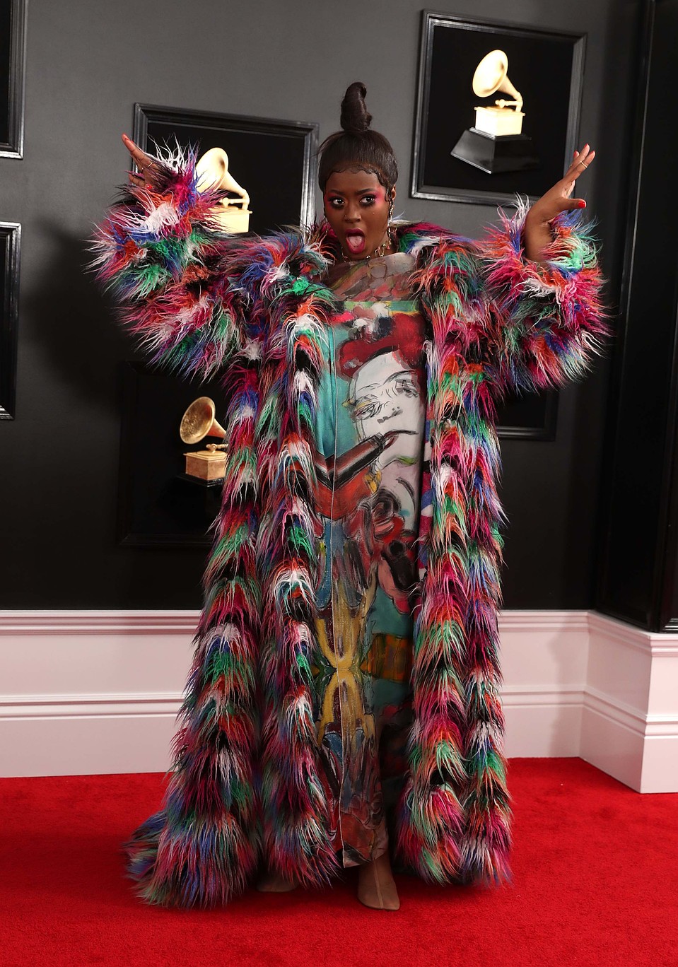 Рэперша Tierra Whack нарядилась в шубу. Фото: REUTERS