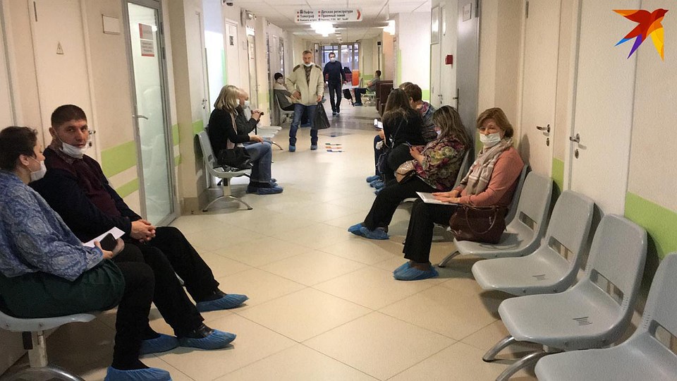 Несмотроя на обыски, врачи продолжают принимать пациентов.