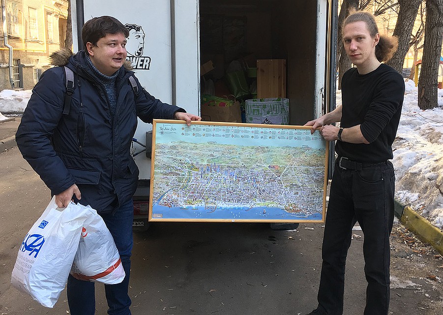 В залежах ненужных вещей обнаружилась карта Тель-Авива. Фото: Павел КЛОКОВ