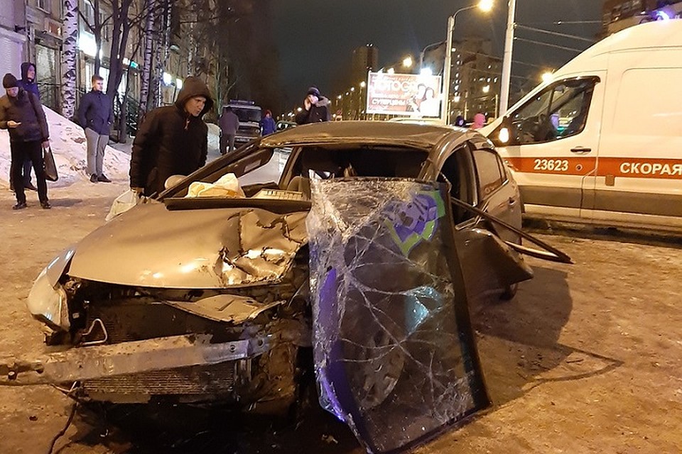 ГИБДД выясняет, по какой причине произошло ДТП Фото: СОЦСЕТИ