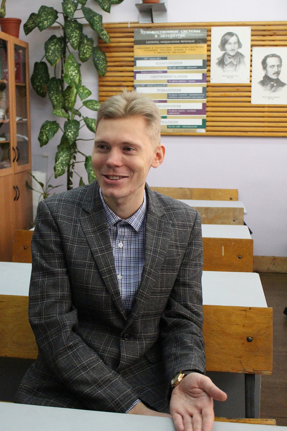 Учителю русского языка Александру Жаренову в работе с осужденным из Китая пришлось пользоваться онлайн-переводчиком, чтобы Зиан Чжуан смог заговорить по-нашему. Фото: Пресс-служба УФСИН по Мурманской области
