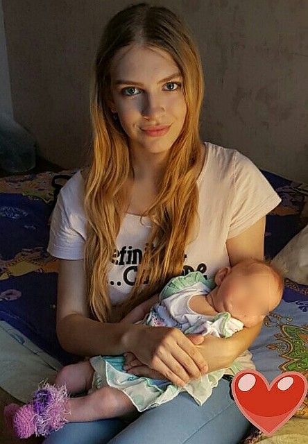 18-летняя Лада с малышкой. Фото: архив Лады Королевой.