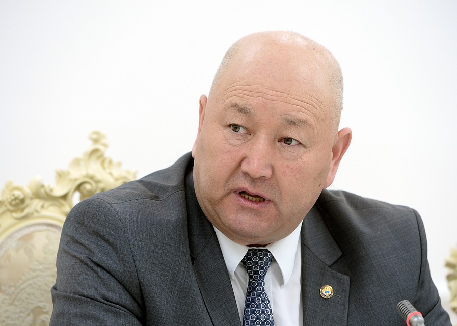С докладом выступил вице-премьер-министр Жениш Разаков, который принимал участие в переговорах по урегулированию конфликта на границе. Фото: Султан ДОСАЛИЕВ