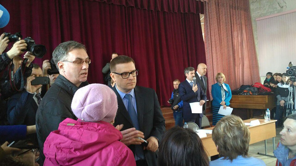 Текслер пообещал каждому жильцу индивидуальный подход от властей. Фото: Ульяна ШЕВЧЕНКО