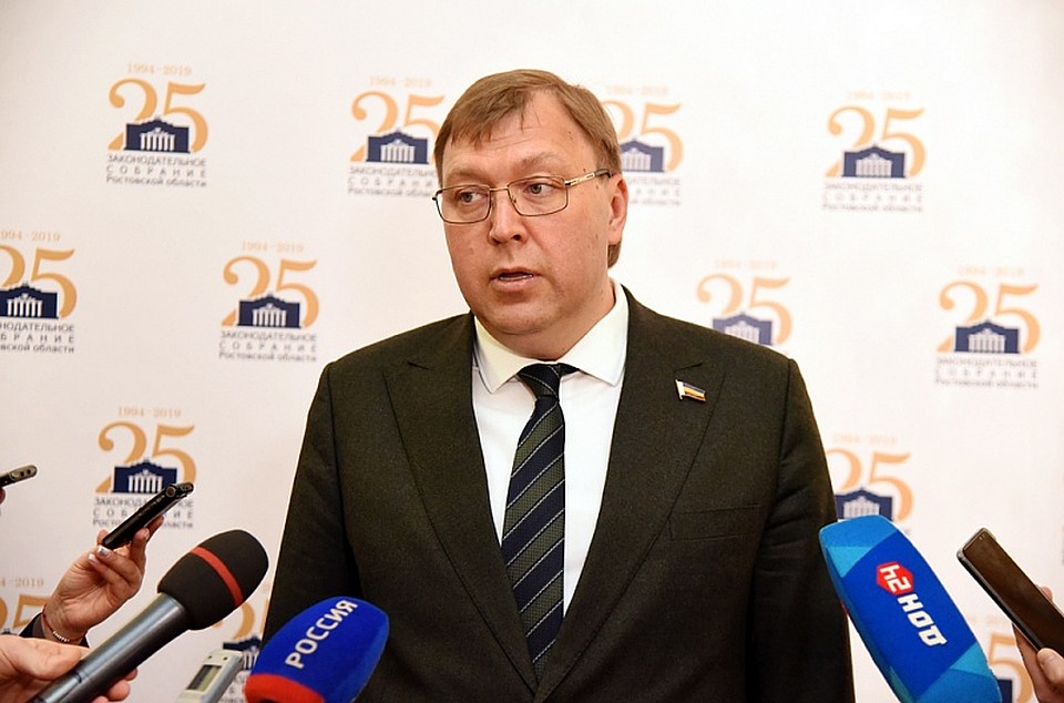 Александр Ищенко отметил, что нынешние поправки в бюджет - конечно, не последние. Фото: пресс-служба ЗС РО / Анатолий Карбинов.