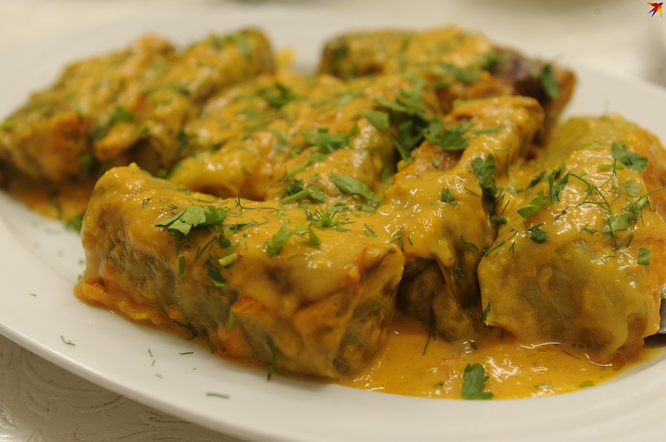 Постные блюда - это вкусно. Например, - эти голубцы. Фото: Михаил ФРОЛОВ
