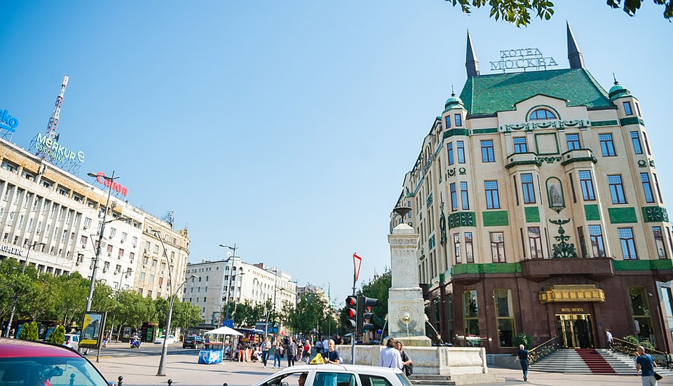 Выпить кофе в "Москве" - пунктик у многих туристов. Фото Марк САВИН