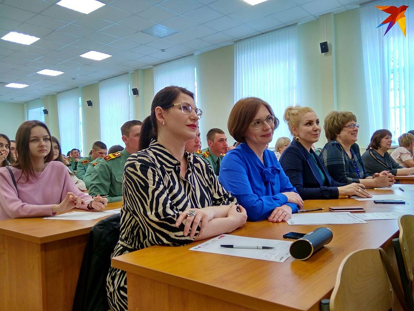 Чиновники на тотальном диктанте Фото: Екатерина Семенова