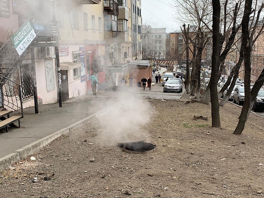 Место основного порыва трубы Фото: Василий ПОЛИКАРПОВ