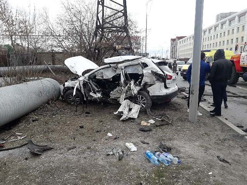Серьезные повреждения получили четыре автомобиля. Фото из группы "ЧС Тюмень" в соцсети ВКонтакте