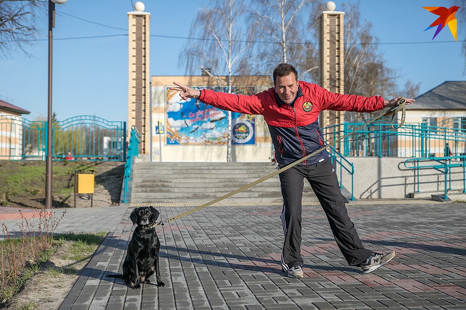 «Дядя Саша» работает тренером по легкой атлетике в школе. Фото: Павел МАРТИНЧИК