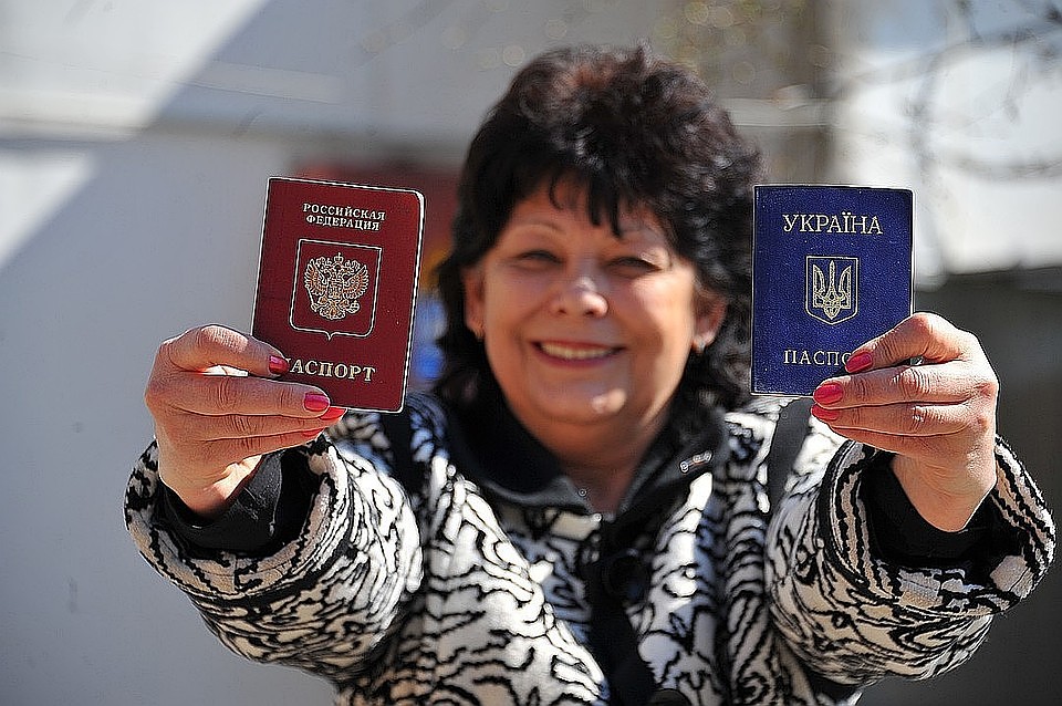 Указ об упрощенном получении российских паспортов для жителей ЛНР и ДНР был подписан президентом России 24 апреля 2019 г. Фото: Евгения ГУСЕВА
