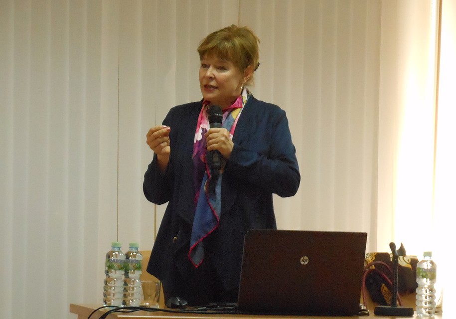 Профессор Светлана Роговская: «Благодаря проекту «ЖенPROсвет»/ «ОнкоПатруль» женщины могут получить бесплатную консультацию ведущих специалистов страны».