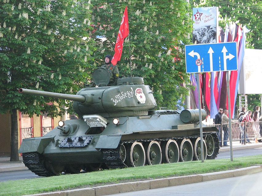 В центре Донецка прошла генеральная репетиция военного парада 2019 Фото: Роман ПОБЕРЕЖНЮК