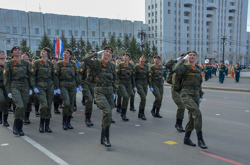 Принимали участие в параде и женщины-военнослужащие Фото: Мария ИГНАТЬЕВА