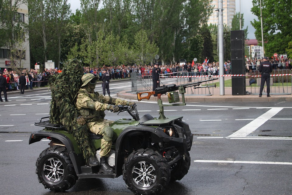 Парад Победы в Донецке 2019 – тысячи жителей Республики съехались на праздник с разных городов Фото: Никита МАКАРЕНКОВ, Павел ХАНАРИН