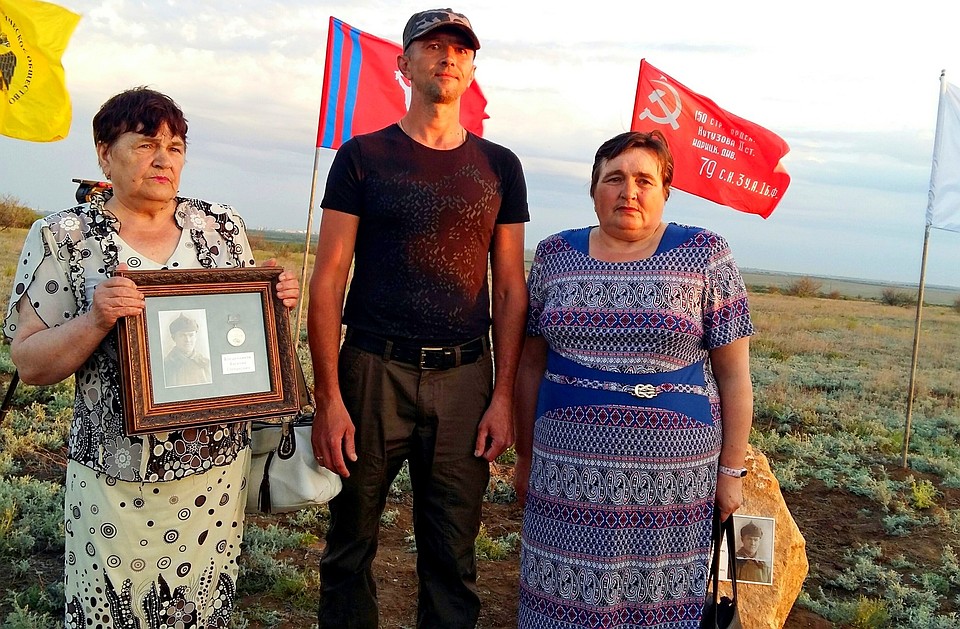 Родственники героя приехали в Волгоград из Татарстана за наградой. Фото РВИО.