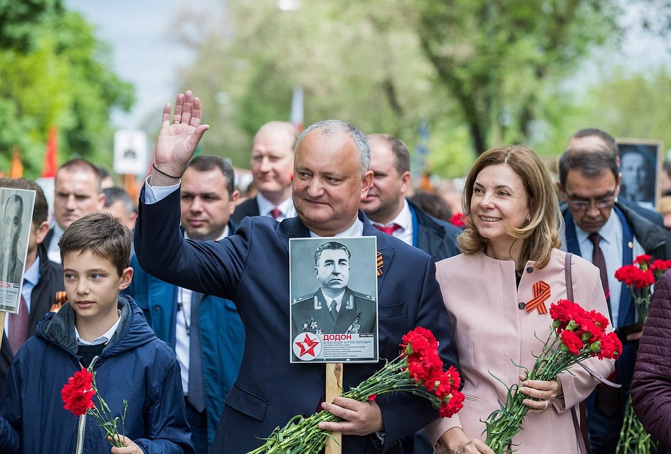 Игорь Додон шел вместе с колонной. Фото: Соцсети