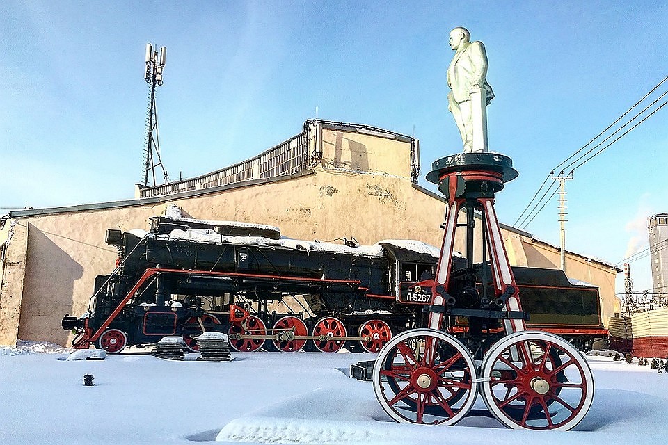 Первое паровозное депо Москвы стало книжным клубом "Депо". Фото: Олег Фочкин