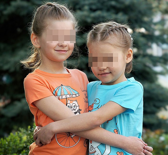 Сестренки привыкли общаться только друг с другом. Фото: Александр Кондратьев, газета "Вперед".