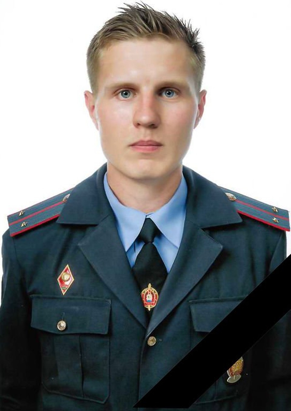 Сотрудник батальона ДПС ГАИ УВД Могилевского облисполкома Евгений Потапович погиб при исполнении служебных обязанностей.